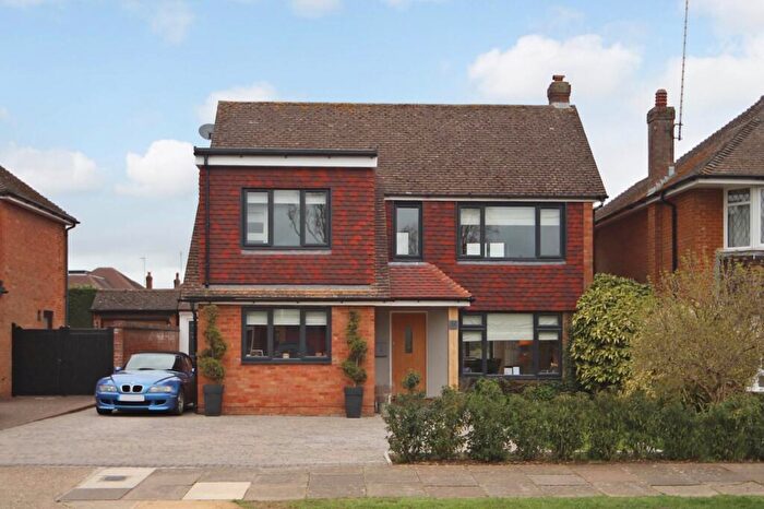 4 Bedroom Detached House For Sale In Harcourt Road, Tring, HP23