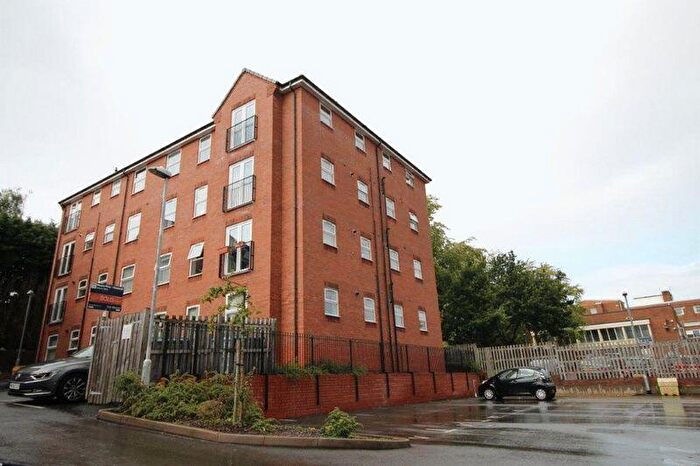 2 Bedroom Apartment To Rent In Brett Young Close, Halesowen, B63