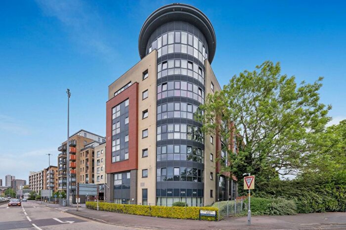 2 Bedroom Flat For Sale In Flanders Court, Watford, WD17