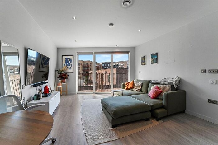 1 Bedroom Flat For Sale In Waterden Road, Stratford, London, E20