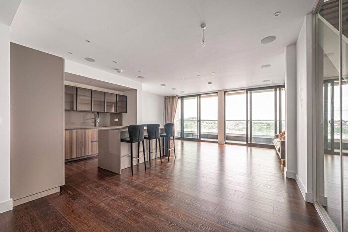 3 Bedroom Penthouse To Rent In Finchley Road, South Hampstead, London, NW3