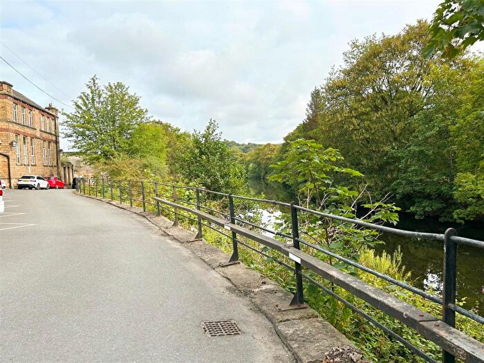 2 Bedroom Apartment For Sale In Fearnley Mill Drive, Huddersfield, HD5