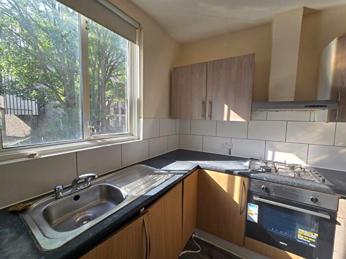 3 Bedroom Flat To Rent In Mare Street, Hackney, London, E8