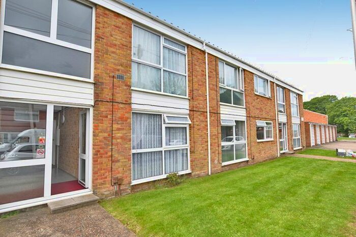 2 Bedroom Flat To Rent In Sedley Close, Gillingham, ME8