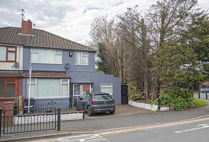 3 Bedroom Semi-Detached House For Sale In Oldham Road, Shaw, Oldham, Greater Manchester, OL2