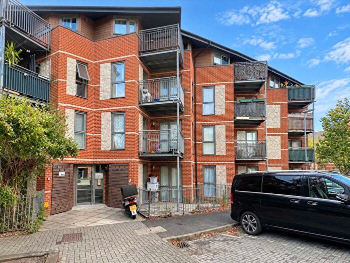 2 Bedroom Flat For Sale In Lewin Terrace, Bedfont, TW14