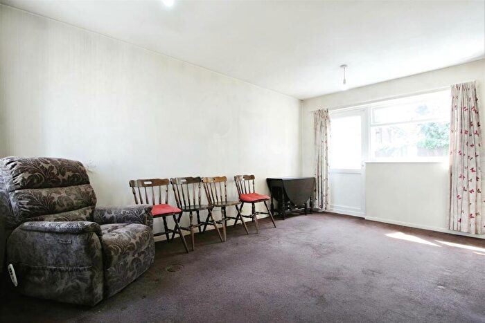 2 Bedroom Semi-Detached Bungalow For Sale In Goldsworthy Way, Slough, SL1