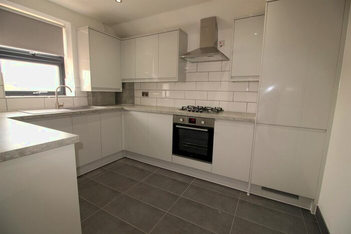 3 Bedroom Flat To Rent In St Marys Road, Ilford, IG1