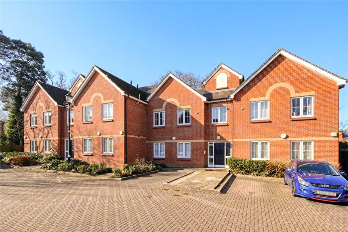 2 Bedroom Apartment For Sale In Darwin Place, Bracknell, Berkshire, RG12