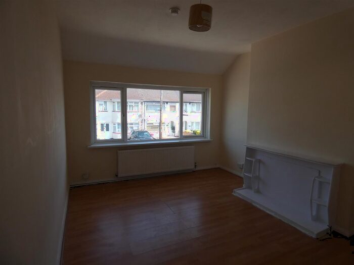 2 Bedroom Maisonette To Rent In Cornwall Avenue, Farnham Royal, Slough, SL2