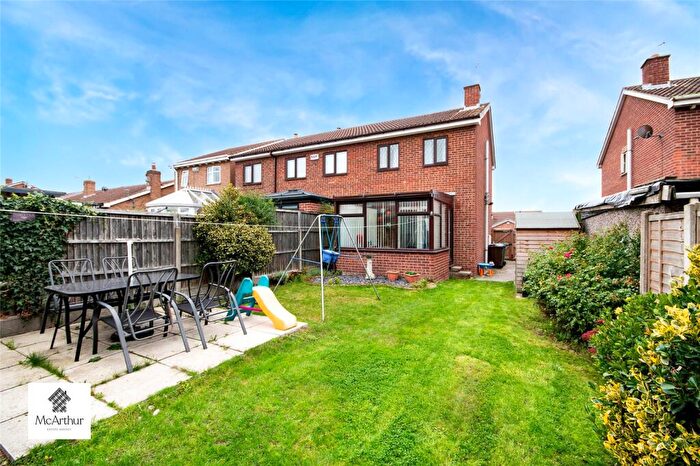 3 Bedroom Semi-Detached House For Sale In Grange View, Harworth And Bircotes, Doncaster, South Yorkshire, DN11