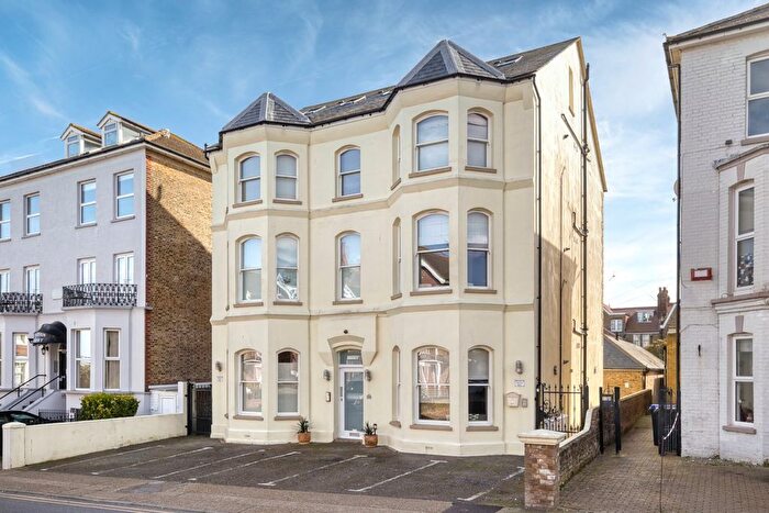 2 Bedroom Flat For Sale In Granville Road, Broadstairs, Kent, CT10
