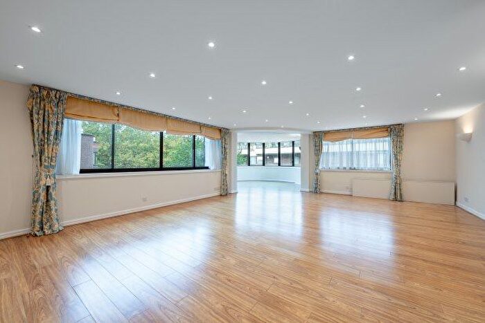 3 Bedroom Flat To Rent In Queens Terrace, London, NW8