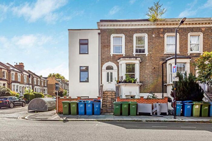1 Bedroom Flat To Rent In Elmington Road, Camberwell, SE5