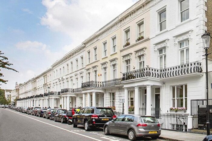 3 Bedroom Flat To Rent In Brompton Cottages, Hollywood Road, London, SW10