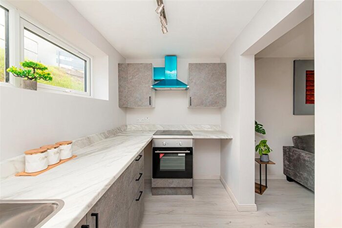 1 Bedroom Flat To Rent In Longland Way, High Wycombe, HP12