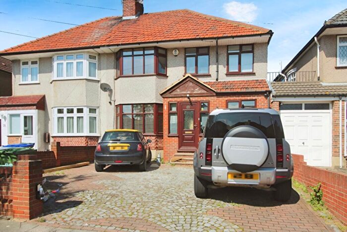 Studio To Rent In Latham Road Bexleyheath, DA6