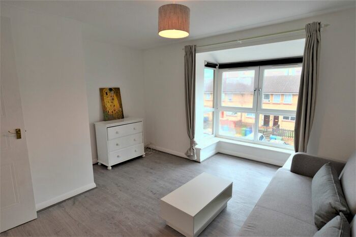 1 Bedroom Flat To Rent In Varcoe Road, London, SE16