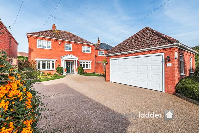 4 Bedroom Detached House For Sale In White Farm Lane, Thorpe St Andrew, Norfolk, NR7