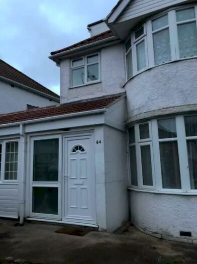 5 Bedroom Semi-Detached House To Rent In Wakemans Hill Avenue, London NW9