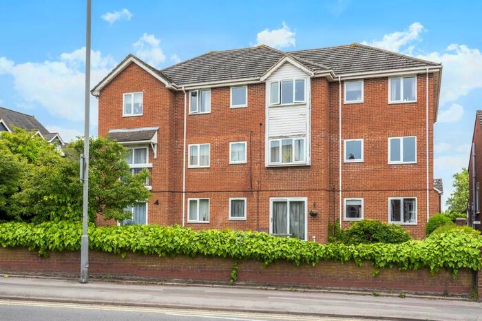 2 Bedroom Flat To Rent In Willow Road, Aylesbury, HP19