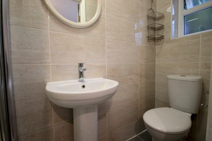 1 Bedroom Flat To Rent In Sunnycroft Road, Hounslow, TW3