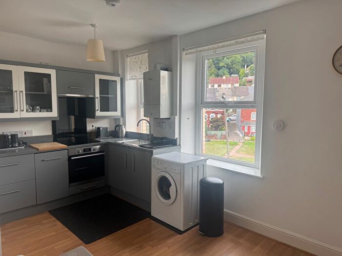 2 Bedroom Maisonette To Rent In Sherwell Valley, TQ2