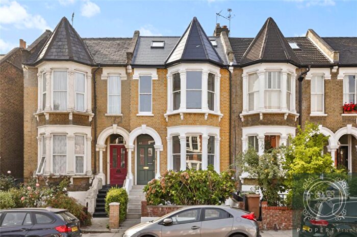 4 Bedroom Terraced House For Sale In Ossian Road, London, N4