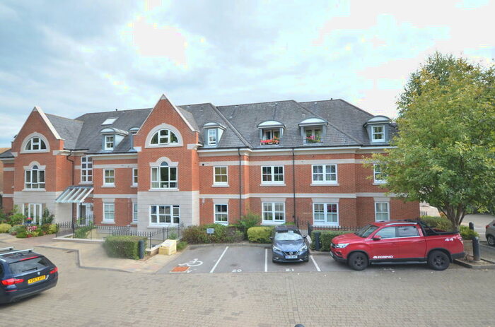 2 Bedroom Apartment To Rent In Shortheath Road, Farnham, GU9