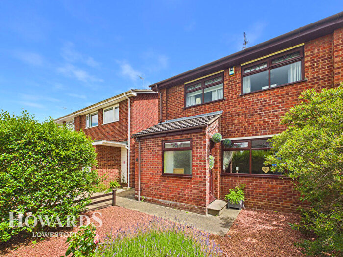 3 Bedroom Semi Detached House For Sale In Fritton Close, Lowestoft, NR32