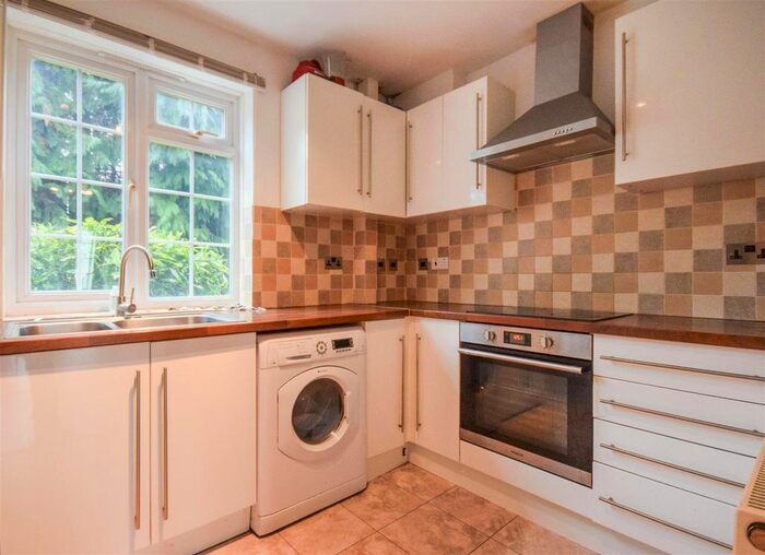 1 Bedroom Flat To Rent In Spencer Road, London SW20