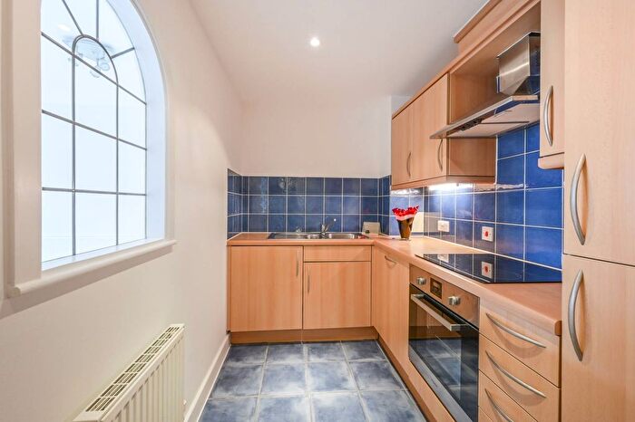 1 Bedroom Flat To Rent In Bartholomew Court, Docklands, London, E14