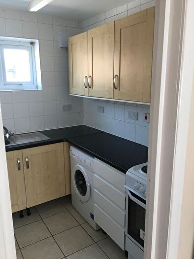 1 Bedroom Flat To Rent In Hounslow, Middlesex, TW4