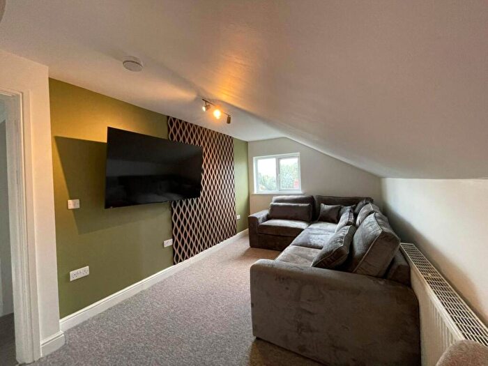 5 Bedroom Flat To Rent In Wilmslow Road, Manchester, M14
