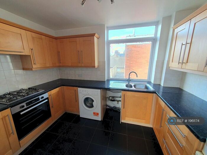 3 Bedroom Flat To Rent In Hermon Hill, London, E18