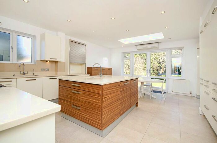 6 Bedroom Semi-Detached House To Rent In Dorchester Gardens, London, NW11