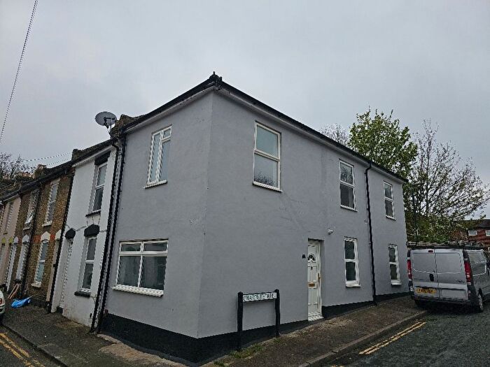 4 Bedroom Terraced House To Rent In Southill Road, Chatham, ME4