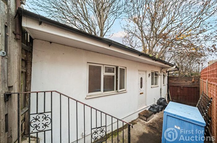 2 Bedroom Bungalow For Sale In Doggett Road, London, SE6