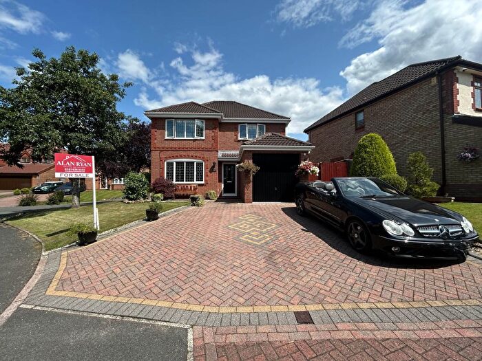 4 Bedroom Detached House For Sale In Gulvain Place, Chadderton, Oldham, OL9