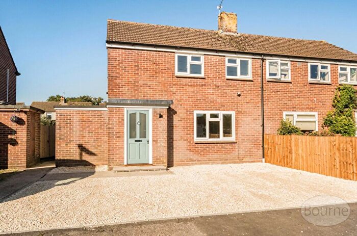 2 Bedroom Semi-Detached House For Sale In Queens Road, Petersfield, Hampshire, GU32