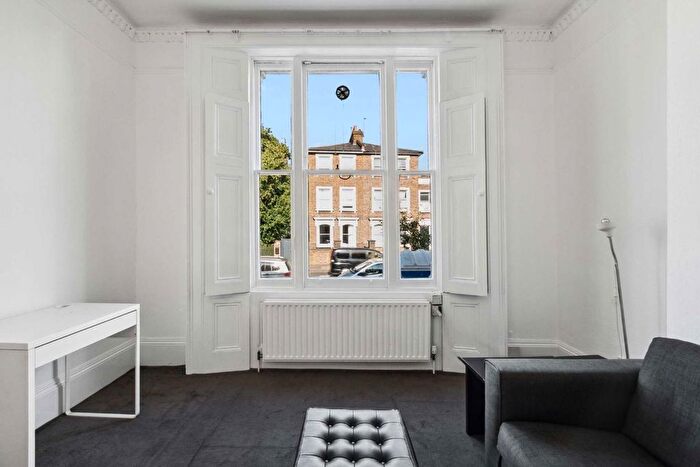 2 Bedroom Flat To Rent In Askew Road, Shepherd's Bush, W12