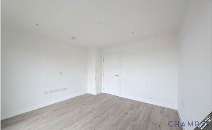 2 Bedroom Flat To Rent In Anax Street, N4