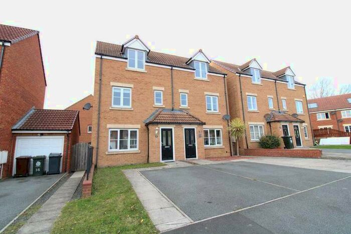 3 Bedroom Semi-Detached House To Rent In Walton Gardens, Hadrian Village, Wallsend, NE28