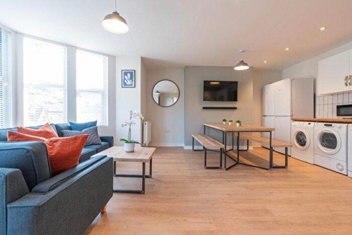 7 Bedroom Flat To Rent In Portland Road, Nottingham, NG7