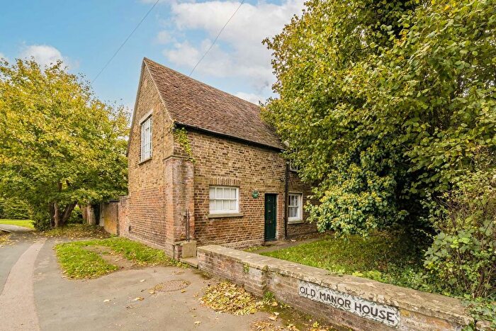 3 Bedroom Property To Rent In Squires Bridge Road, Shepperton, TW17