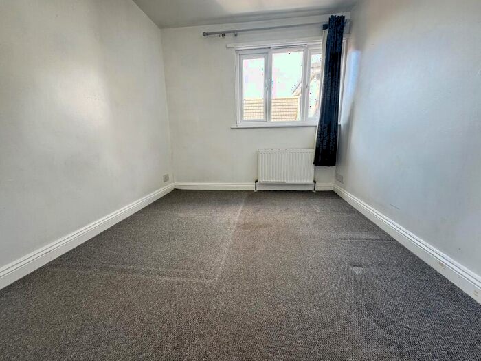 2 Bedroom Flat To Rent In Adeline Road, Bournemouth, BH5