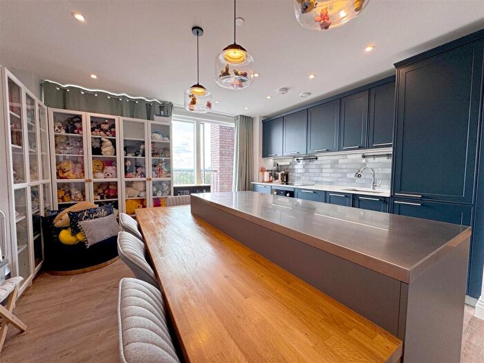 3 Bedroom Apartment For Sale In Palmer Street, Reading, RG1