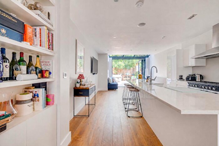 3 Bedroom Terraced House For Sale In Queens Road, SW14