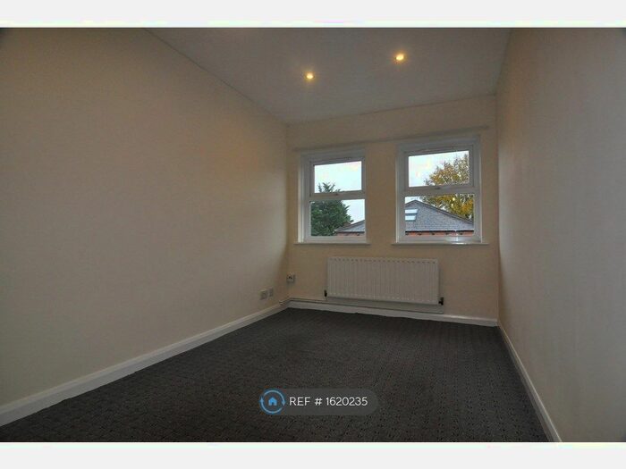 1 Bedroom Flat To Rent In Chapel Fold, Armley, Leeds, LS12