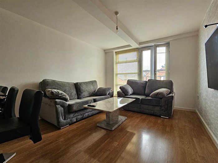2 Bedroom Apartment For Sale In Wilmslow Road, Didsbury, Manchester, M20